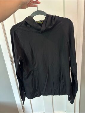 Women's Black Hooded Long-Sleeve Pullover